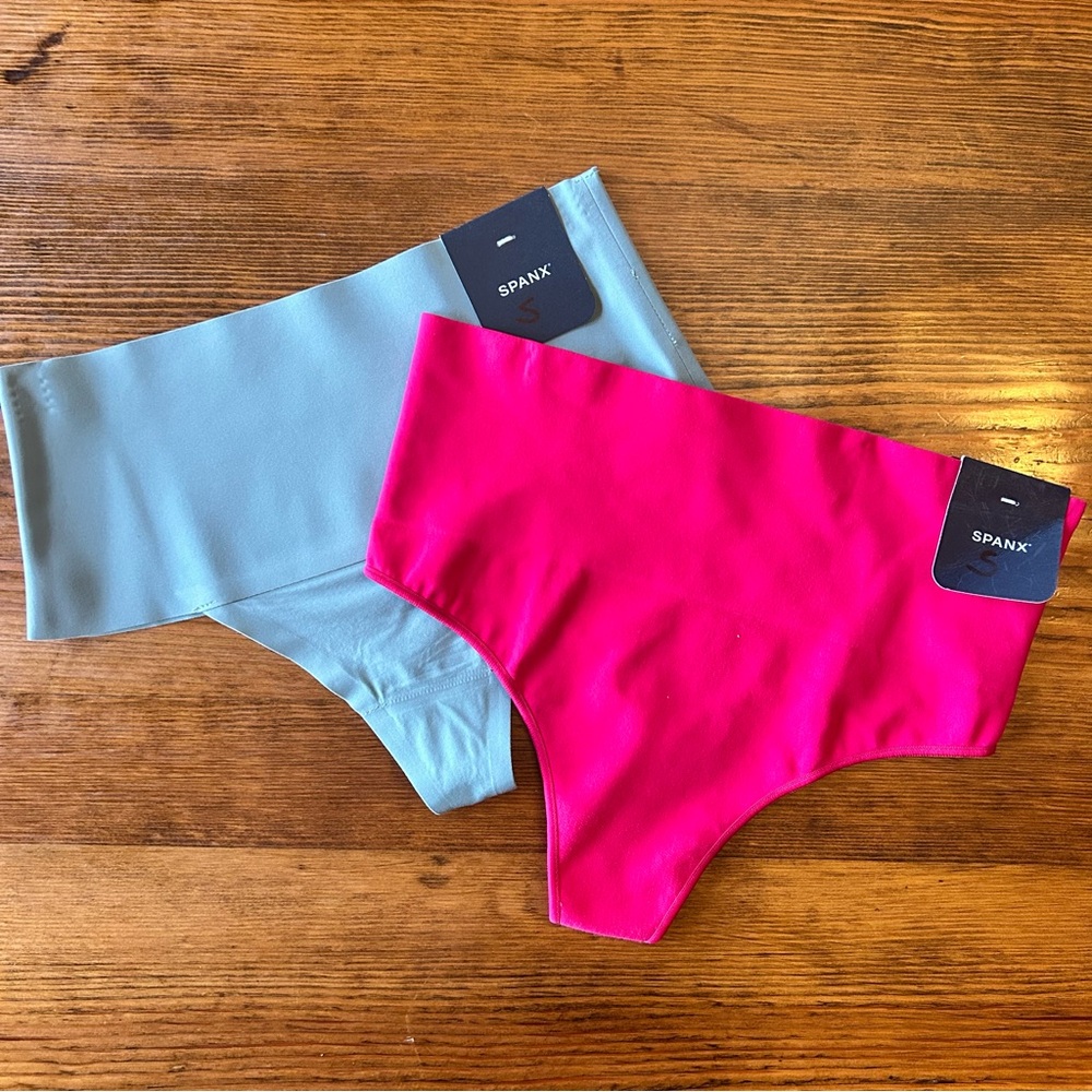 SPANX Undie-tectable Super‎ Smooth Thong Panties Small